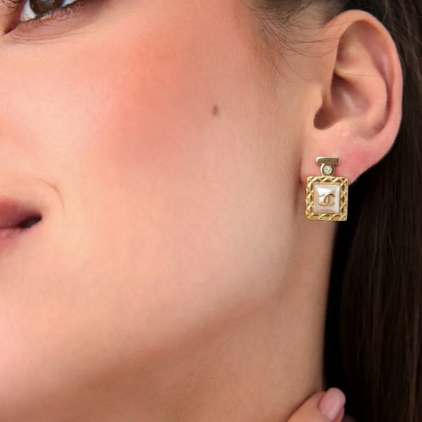 Chanel CC Halo Pearl Square Stud